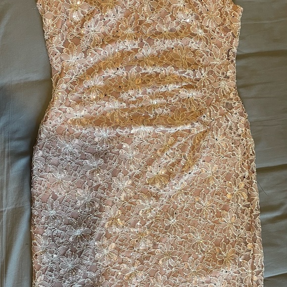 Lace dress - Picture 4 of 6